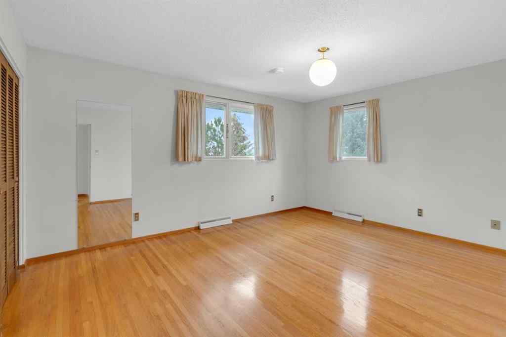 MLS® A2267193 - 2711 Crawford Road NW in Charleswood Calgary, Residential