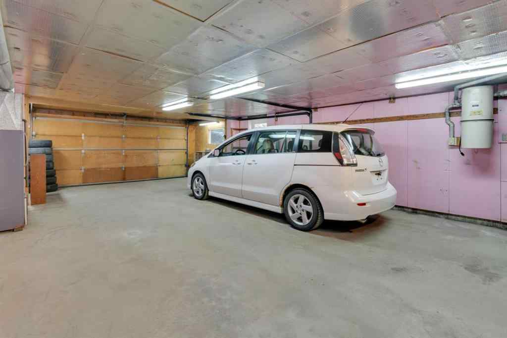 MLS® A2267193 - 2711 Crawford Road NW in Charleswood Calgary, Residential