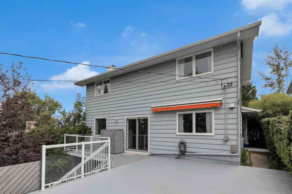 MLS® A2267193 - 2711 Crawford Road NW in Charleswood Calgary, Residential