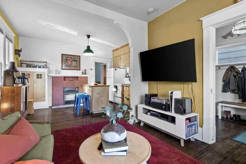 MLS® A2267194 - 1038 1 Avenue NW in Sunnyside Calgary, Residential