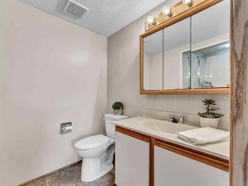 MLS® A2267205 - Unit #204 3090 15 Avenue SE in Crestwood-Norwood Medicine Hat, Residential