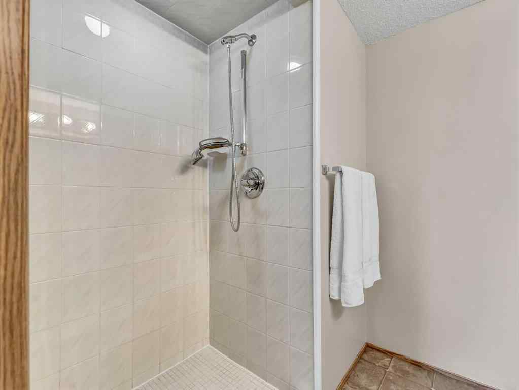 MLS® A2267205 - Unit #204 3090 15 Avenue SE in Crestwood-Norwood Medicine Hat, Residential