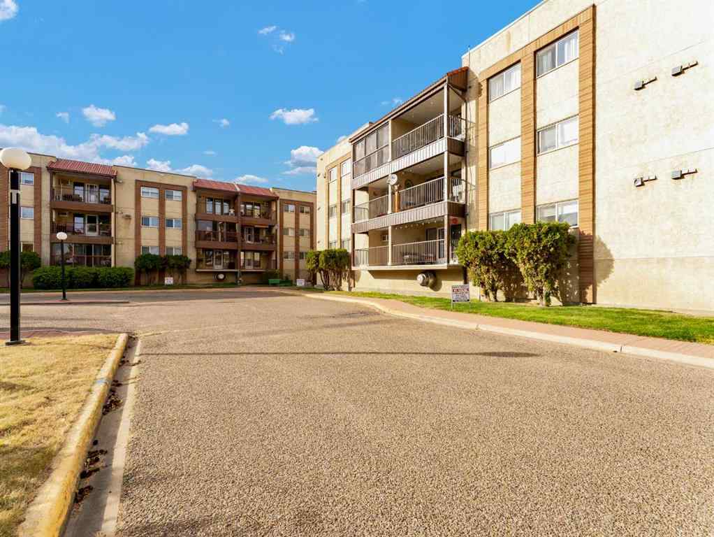 MLS® A2267205 - Unit #204 3090 15 Avenue SE in Crestwood-Norwood Medicine Hat, Residential