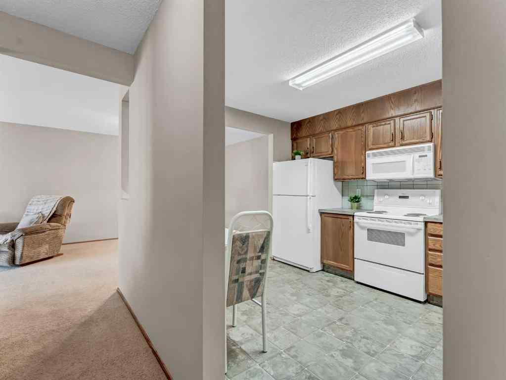 MLS® A2267205 - Unit #204 3090 15 Avenue SE in Crestwood-Norwood Medicine Hat, Residential