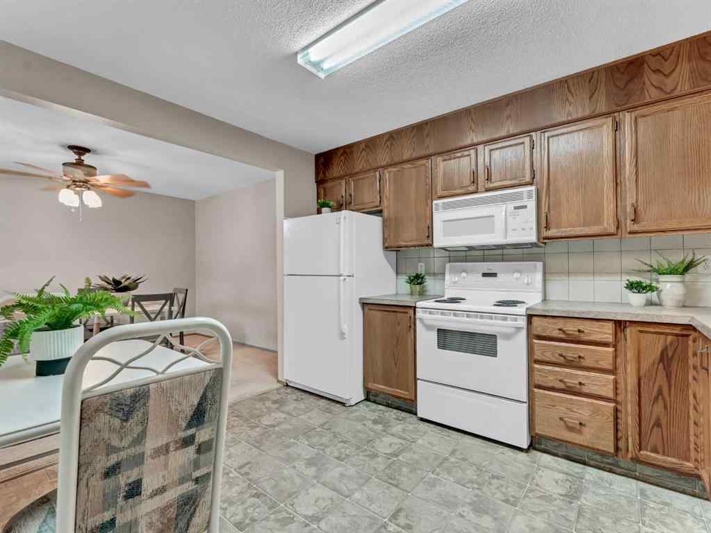 MLS® A2267205 - Unit #204 3090 15 Avenue SE in Crestwood-Norwood Medicine Hat, Residential