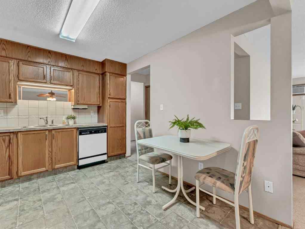 MLS® A2267205 - Unit #204 3090 15 Avenue SE in Crestwood-Norwood Medicine Hat, Residential