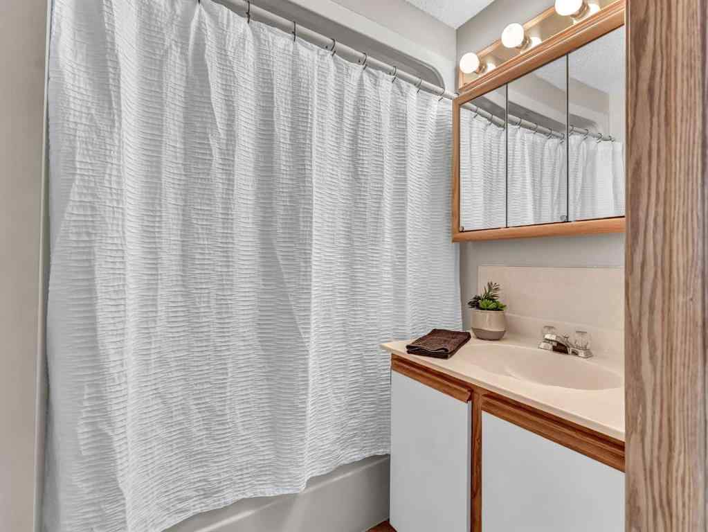 MLS® A2267205 - Unit #204 3090 15 Avenue SE in Crestwood-Norwood Medicine Hat, Residential