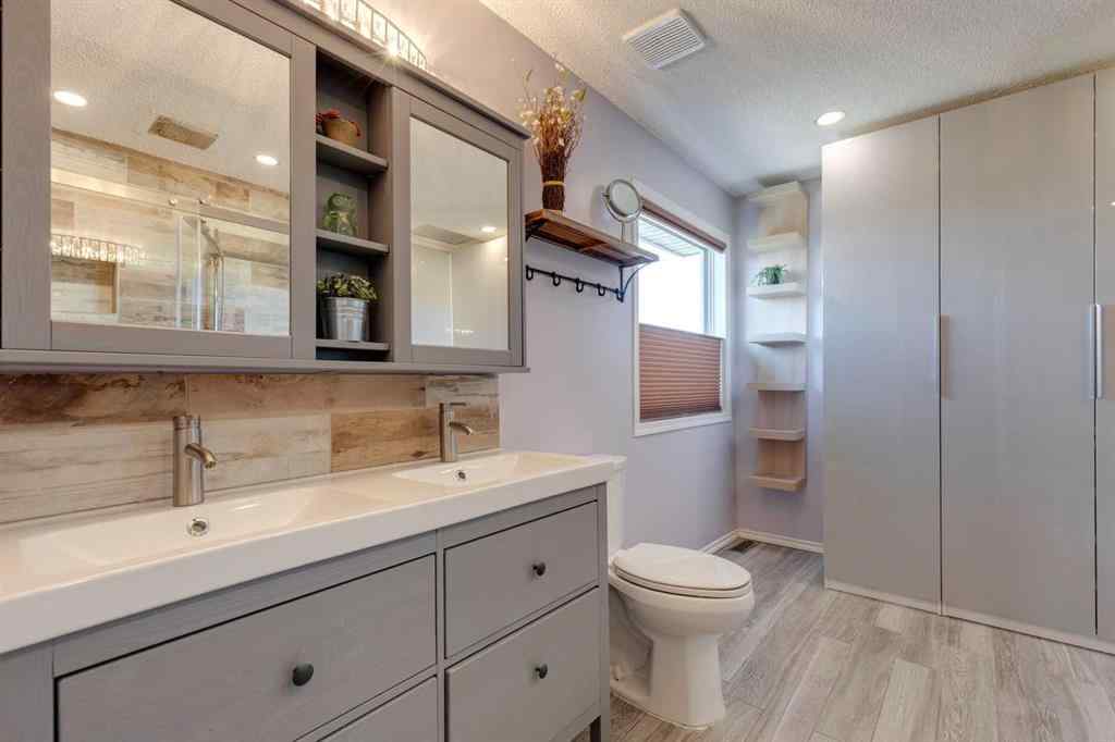 MLS® A2267211 - 244 Tuscany Ridge View NW in Tuscany Calgary, Residential