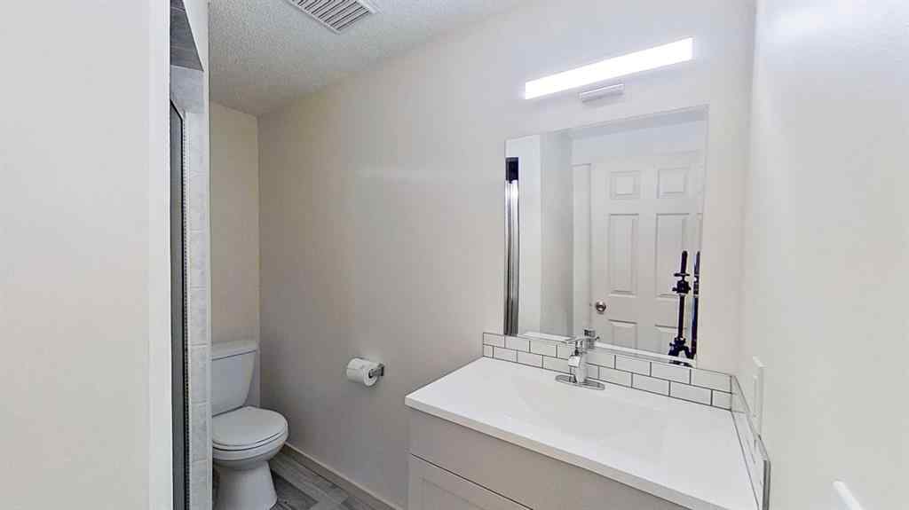 MLS® A2267213 - 4312 5A Avenue SE in Forest Heights Calgary, Residential