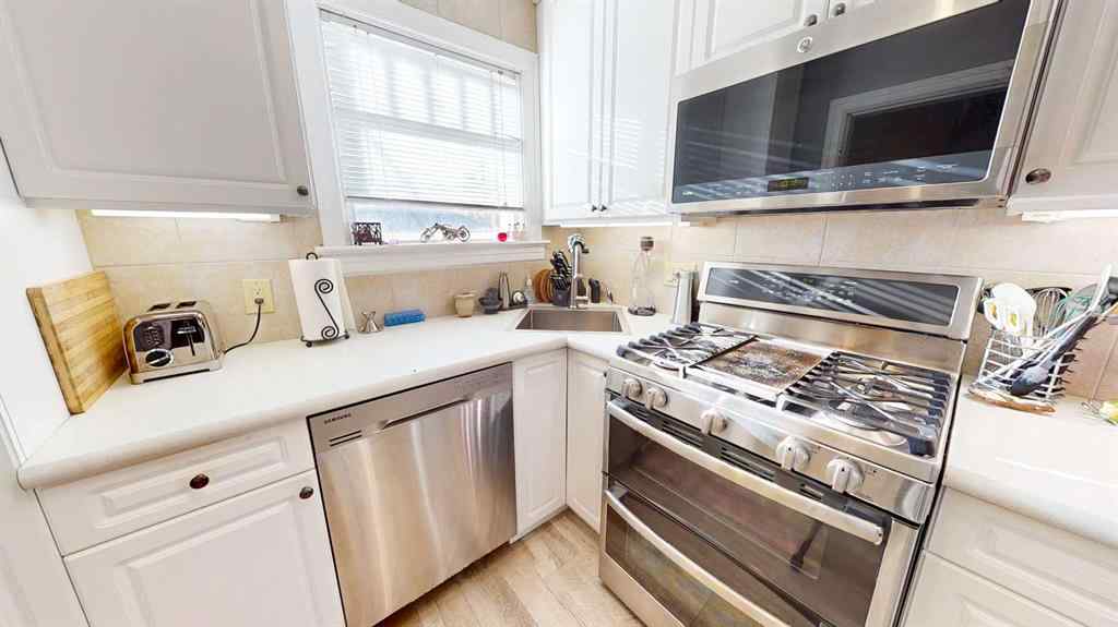 MLS® A2267217 - 845A 5 Street SE in River Flats Medicine Hat, Residential