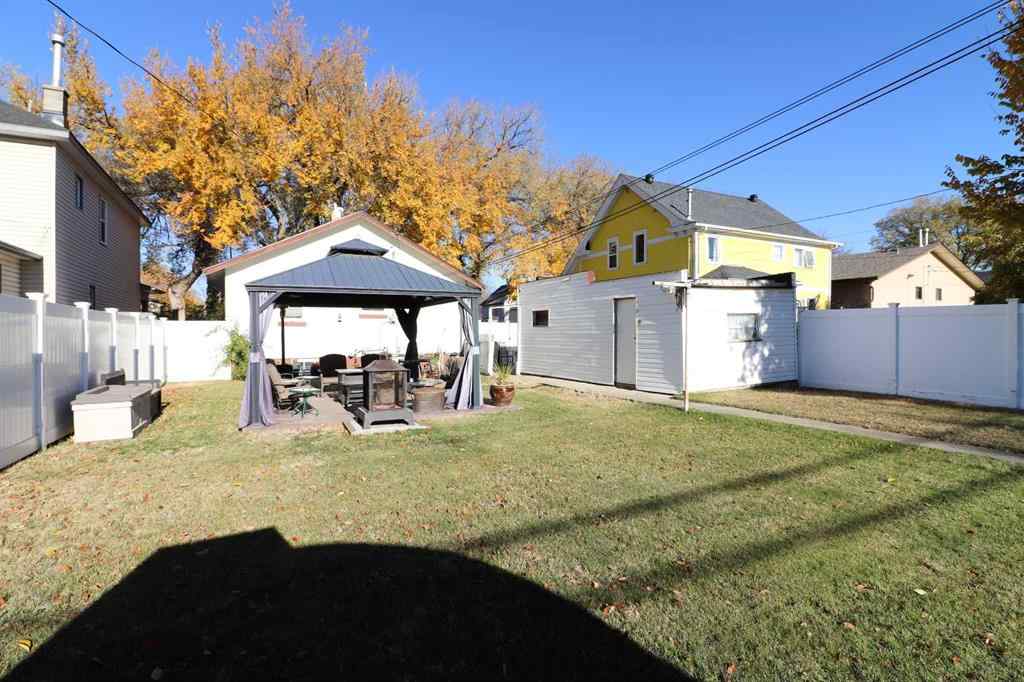 MLS® A2267217 - 845A 5 Street SE in River Flats Medicine Hat, Residential
