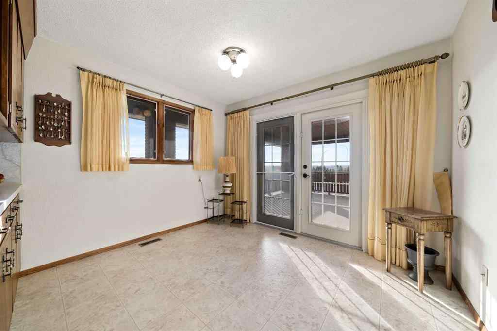 MLS® A2267225 - 1284 Parkview Drive NE in Northeast Crescent Heights Medicine Hat, Residential