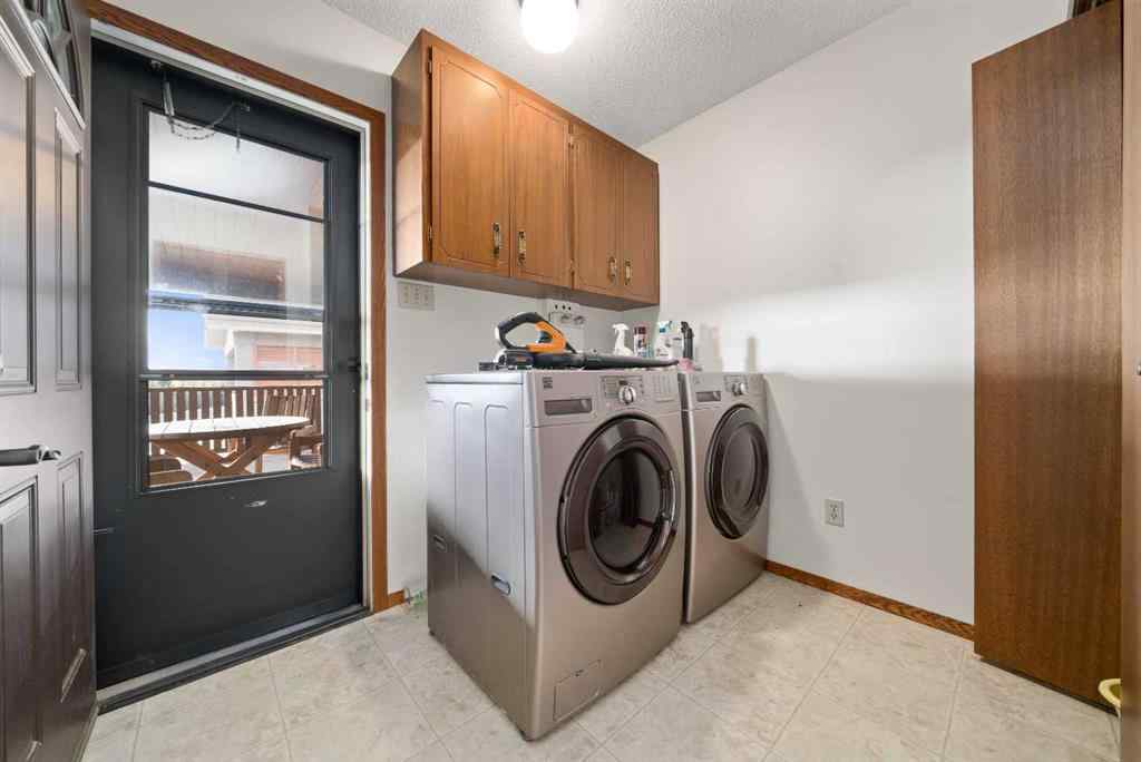 MLS® A2267225 - 1284 Parkview Drive NE in Northeast Crescent Heights Medicine Hat, Residential