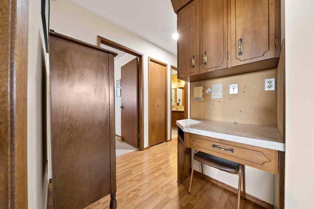 MLS® A2267225 - 1284 Parkview Drive NE in Northeast Crescent Heights Medicine Hat, Residential