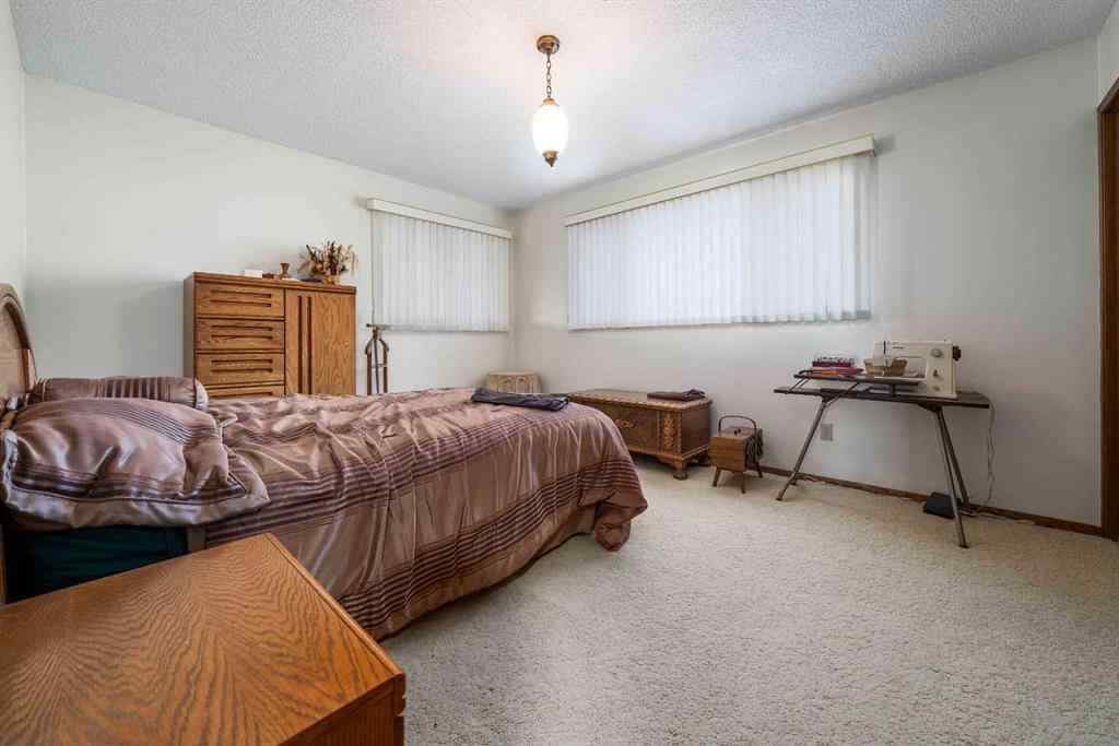 MLS® A2267225 - 1284 Parkview Drive NE in Northeast Crescent Heights Medicine Hat, Residential