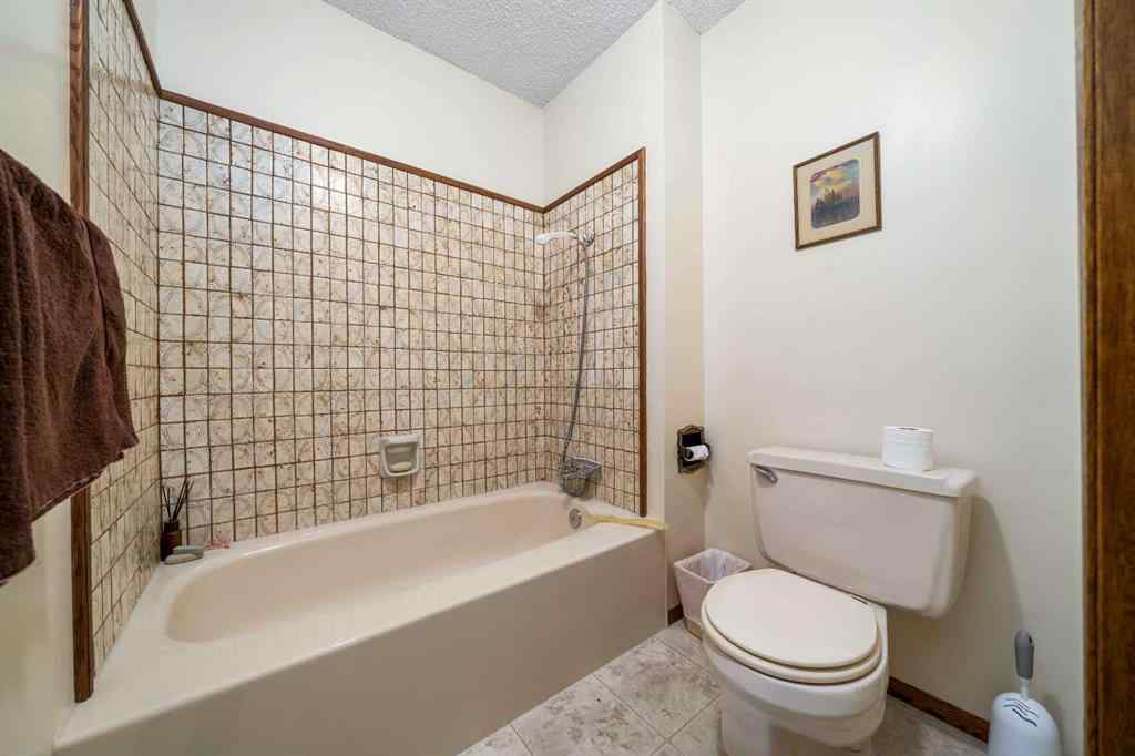 MLS® A2267225 - 1284 Parkview Drive NE in Northeast Crescent Heights Medicine Hat, Residential