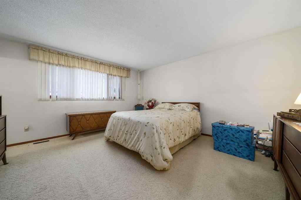 MLS® A2267225 - 1284 Parkview Drive NE in Northeast Crescent Heights Medicine Hat, Residential