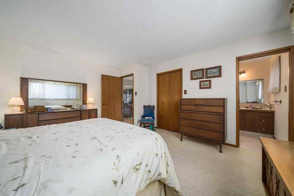 MLS® A2267225 - 1284 Parkview Drive NE in Northeast Crescent Heights Medicine Hat, Residential