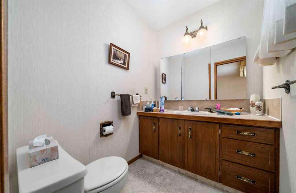 MLS® A2267225 - 1284 Parkview Drive NE in Northeast Crescent Heights Medicine Hat, Residential