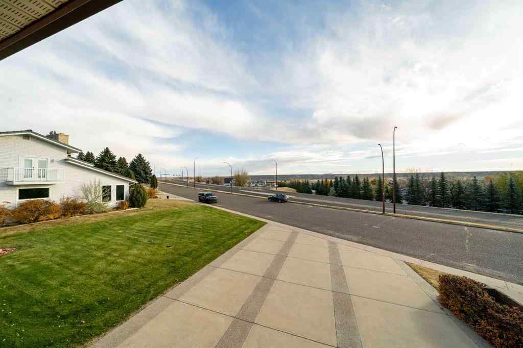 MLS® A2267225 - 1284 Parkview Drive NE in Northeast Crescent Heights Medicine Hat, Residential
