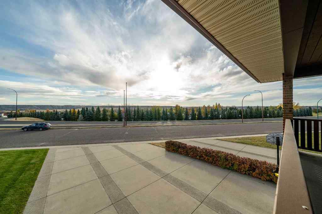 MLS® A2267225 - 1284 Parkview Drive NE in Northeast Crescent Heights Medicine Hat, Residential