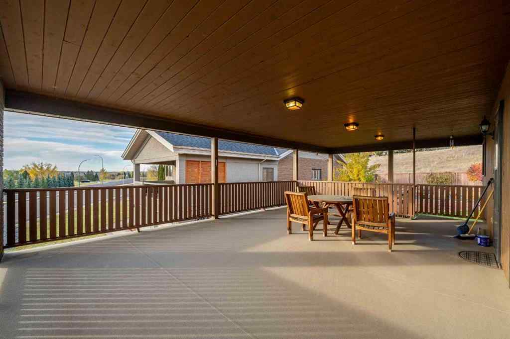 MLS® A2267225 - 1284 Parkview Drive NE in Northeast Crescent Heights Medicine Hat, Residential