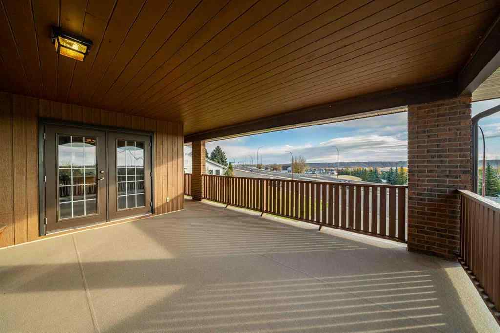 MLS® A2267225 - 1284 Parkview Drive NE in Northeast Crescent Heights Medicine Hat, Residential