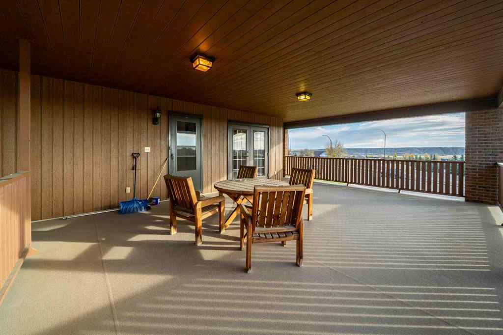 MLS® A2267225 - 1284 Parkview Drive NE in Northeast Crescent Heights Medicine Hat, Residential