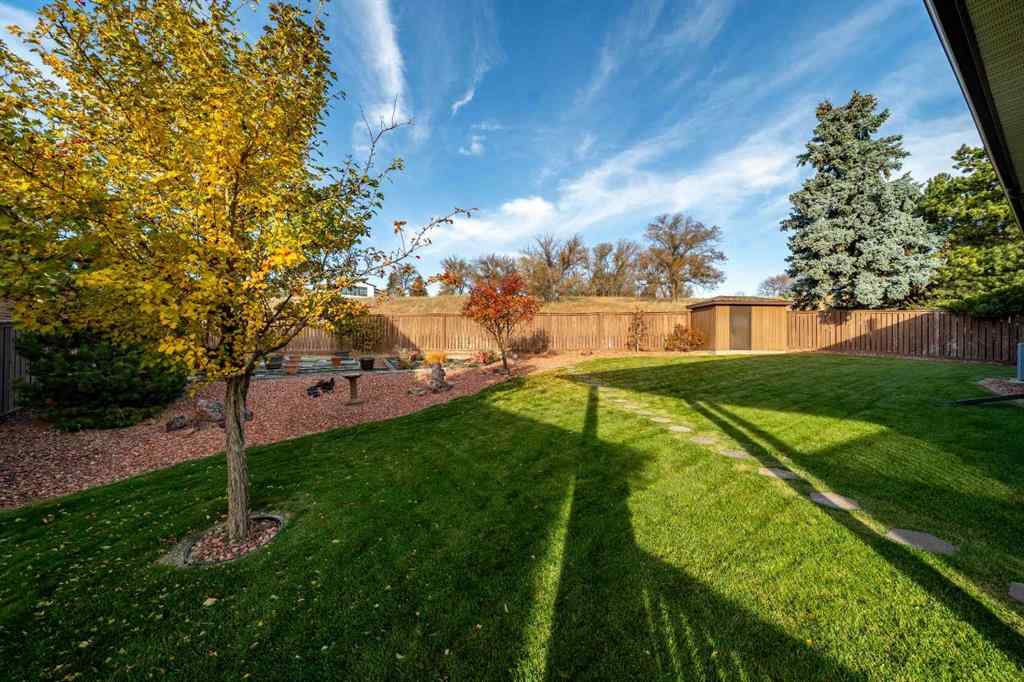 MLS® A2267225 - 1284 Parkview Drive NE in Northeast Crescent Heights Medicine Hat, Residential