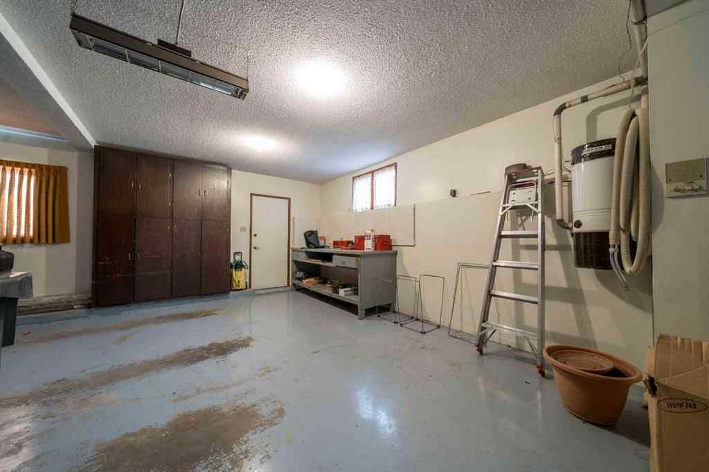 MLS® A2267225 - 1284 Parkview Drive NE in Northeast Crescent Heights Medicine Hat, Residential