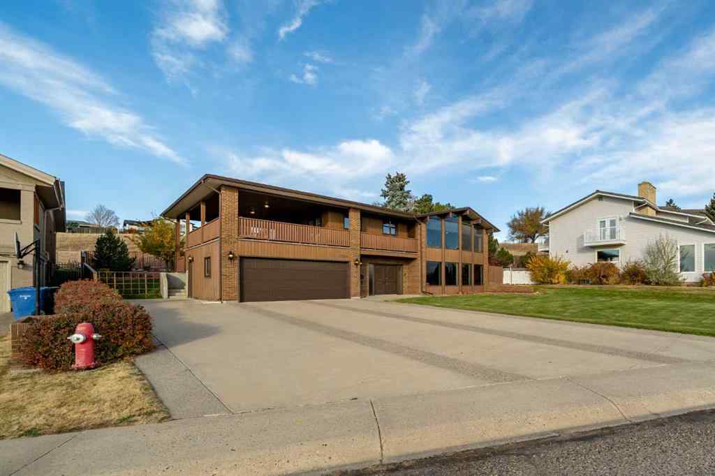 MLS® A2267225 - 1284 Parkview Drive NE in Northeast Crescent Heights Medicine Hat, Residential