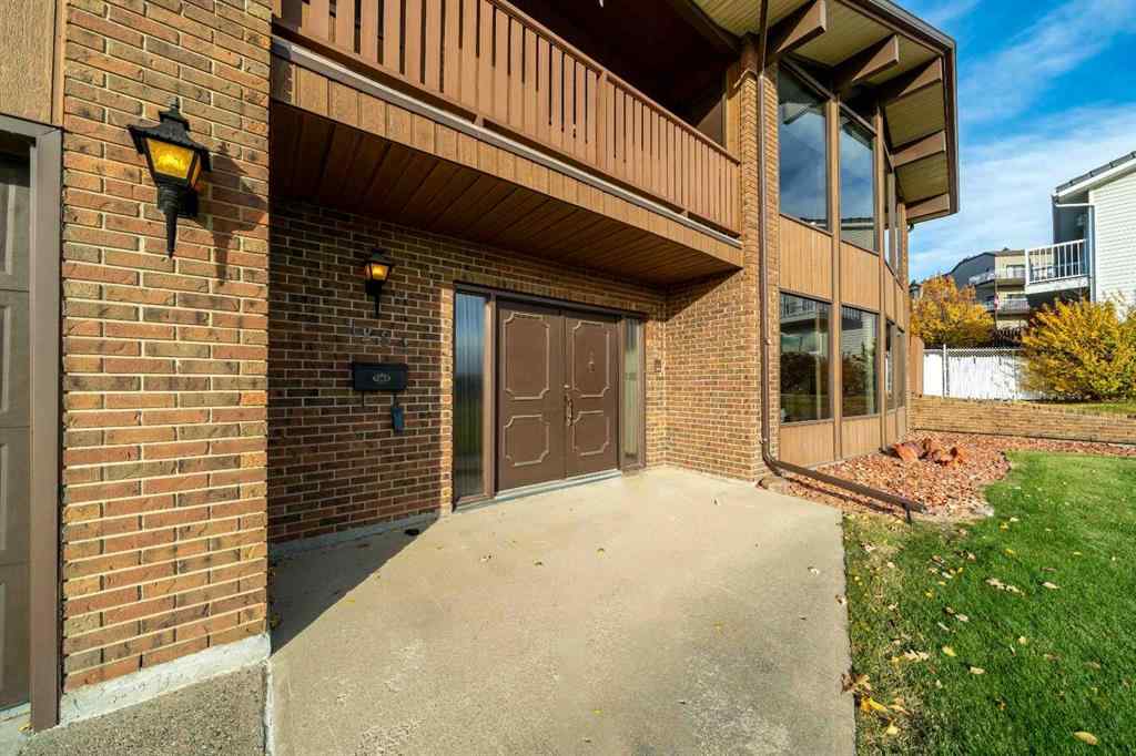 MLS® A2267225 - 1284 Parkview Drive NE in Northeast Crescent Heights Medicine Hat, Residential