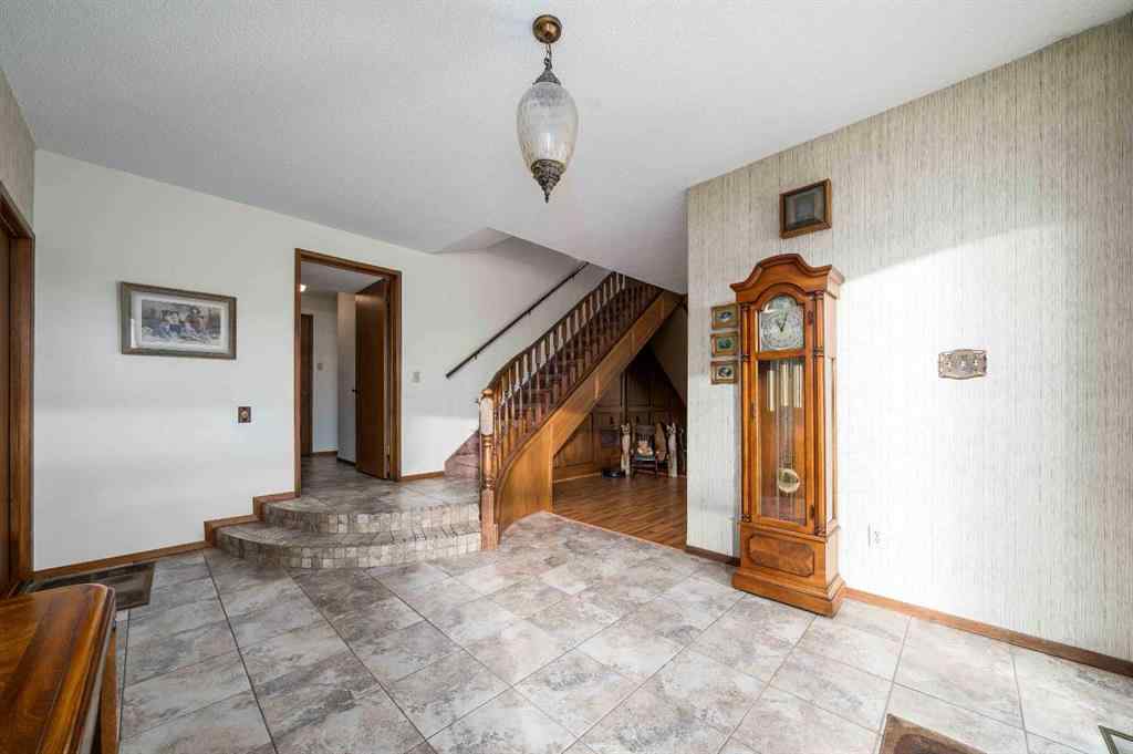 MLS® A2267225 - 1284 Parkview Drive NE in Northeast Crescent Heights Medicine Hat, Residential