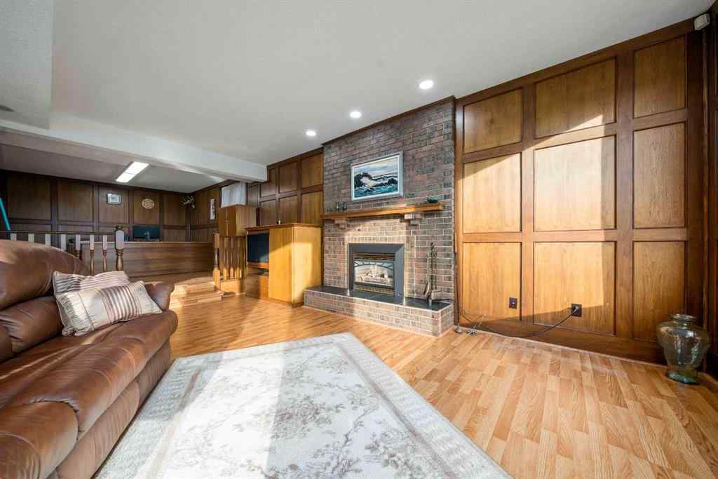 MLS® A2267225 - 1284 Parkview Drive NE in Northeast Crescent Heights Medicine Hat, Residential