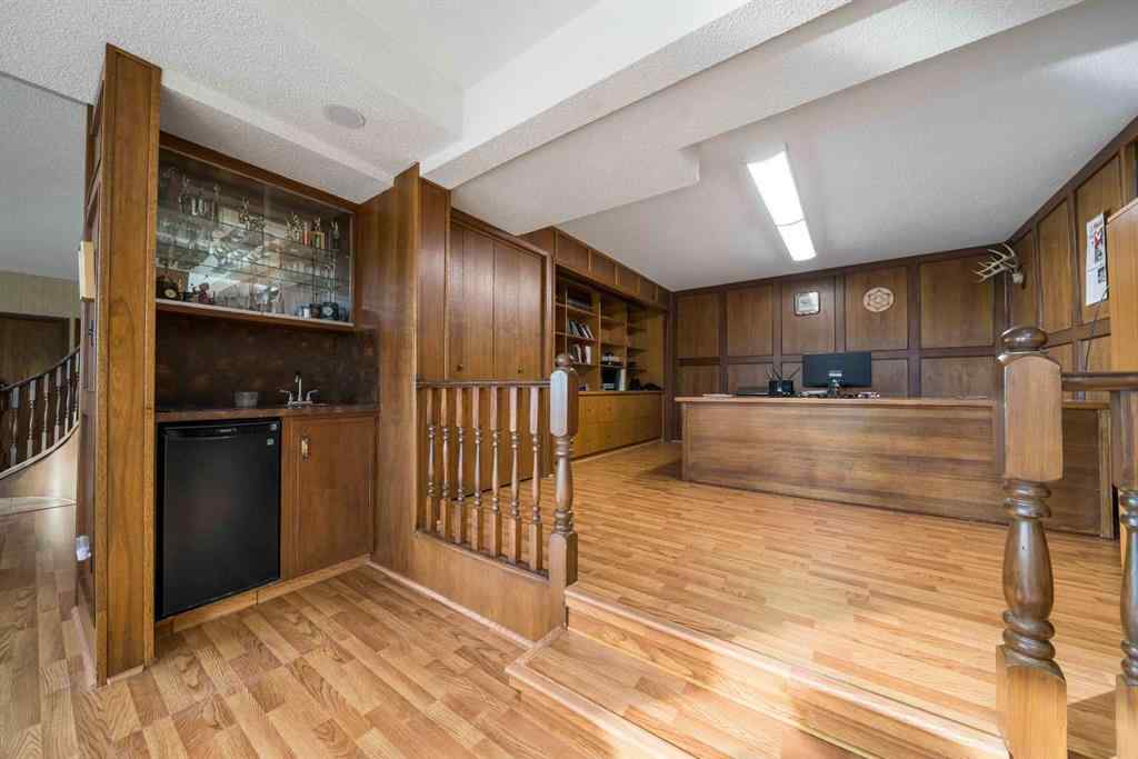 MLS® A2267225 - 1284 Parkview Drive NE in Northeast Crescent Heights Medicine Hat, Residential