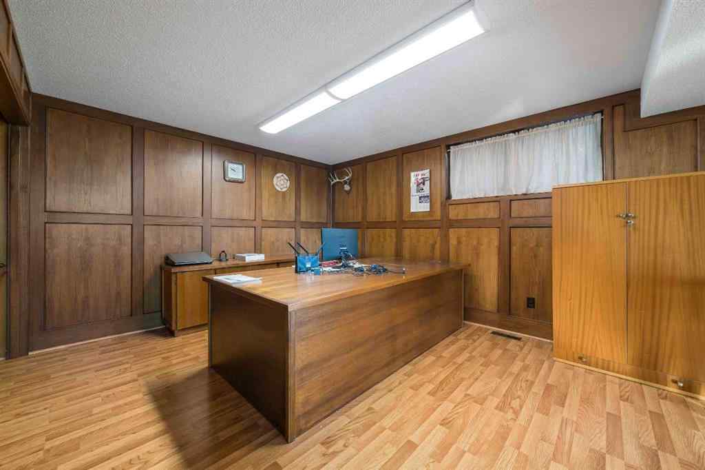 MLS® A2267225 - 1284 Parkview Drive NE in Northeast Crescent Heights Medicine Hat, Residential