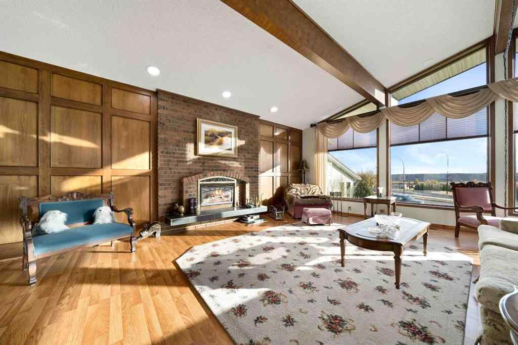 MLS® A2267225 - 1284 Parkview Drive NE in Northeast Crescent Heights Medicine Hat, Residential