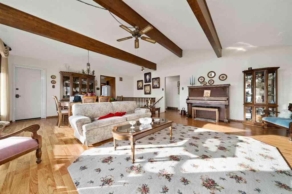 MLS® A2267225 - 1284 Parkview Drive NE in Northeast Crescent Heights Medicine Hat, Residential