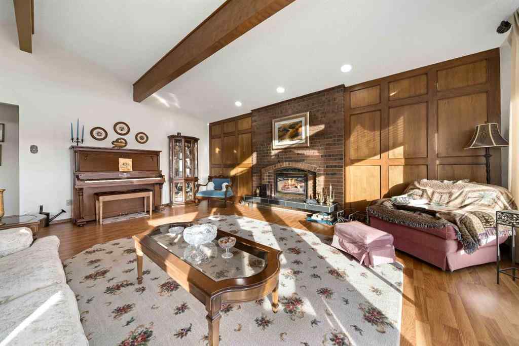 MLS® A2267225 - 1284 Parkview Drive NE in Northeast Crescent Heights Medicine Hat, Residential