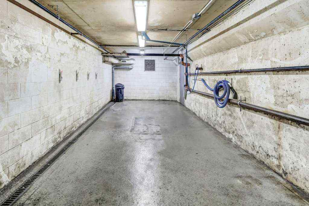 MLS® A2267229 - Unit #204 4603 Varsity Drive NW in Varsity Calgary, Commercial