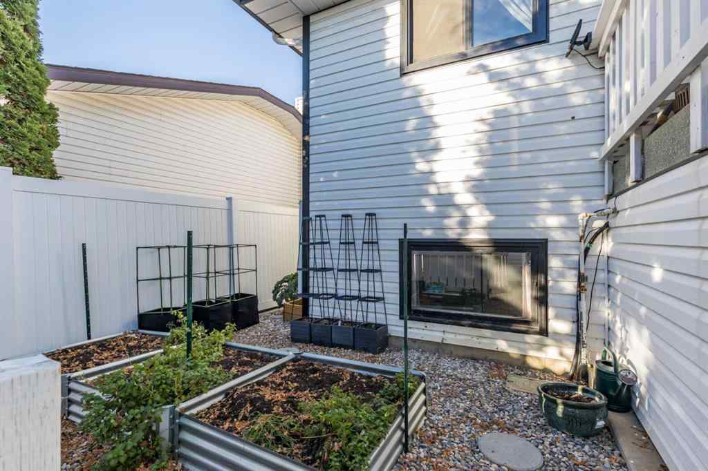 MLS® A2267244 - 143 Stapeford Crescent SE in SE Southridge Medicine Hat, Residential