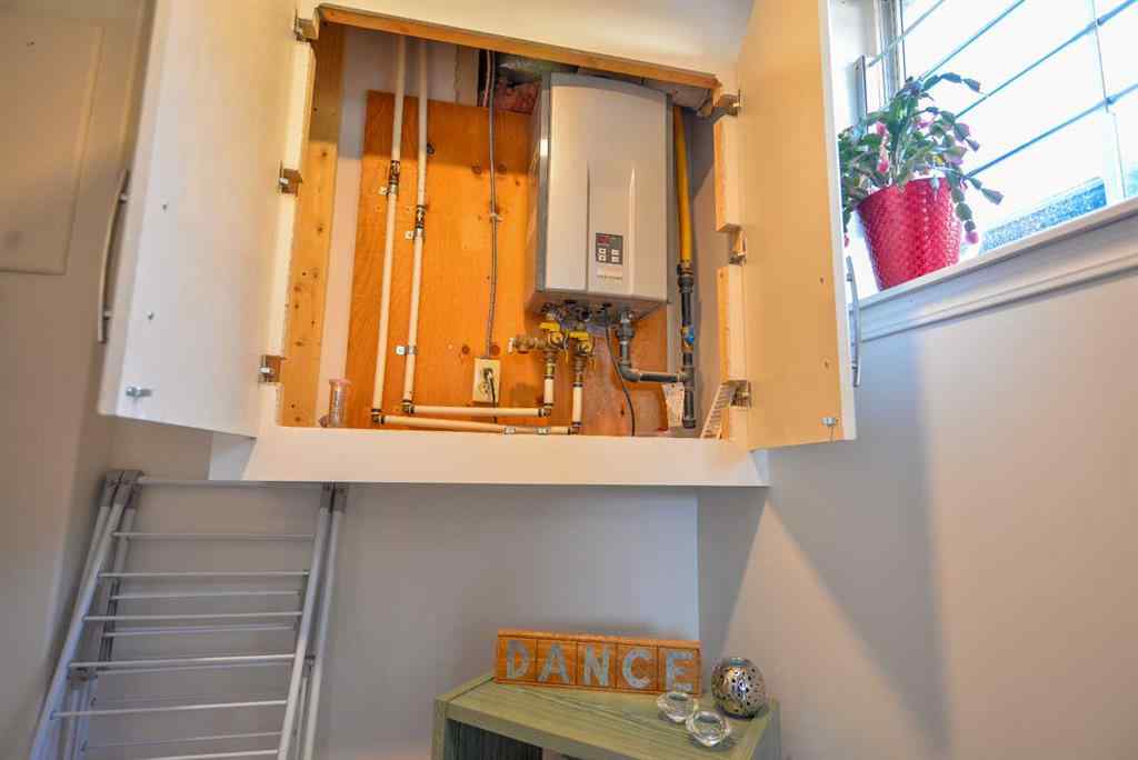 MLS® A2267251 - 8416 Centre Street NE in Beddington Heights Calgary, Residential