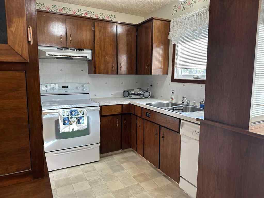 MLS® A2267259 - 4706 60 Avenue  in NONE Taber, Residential