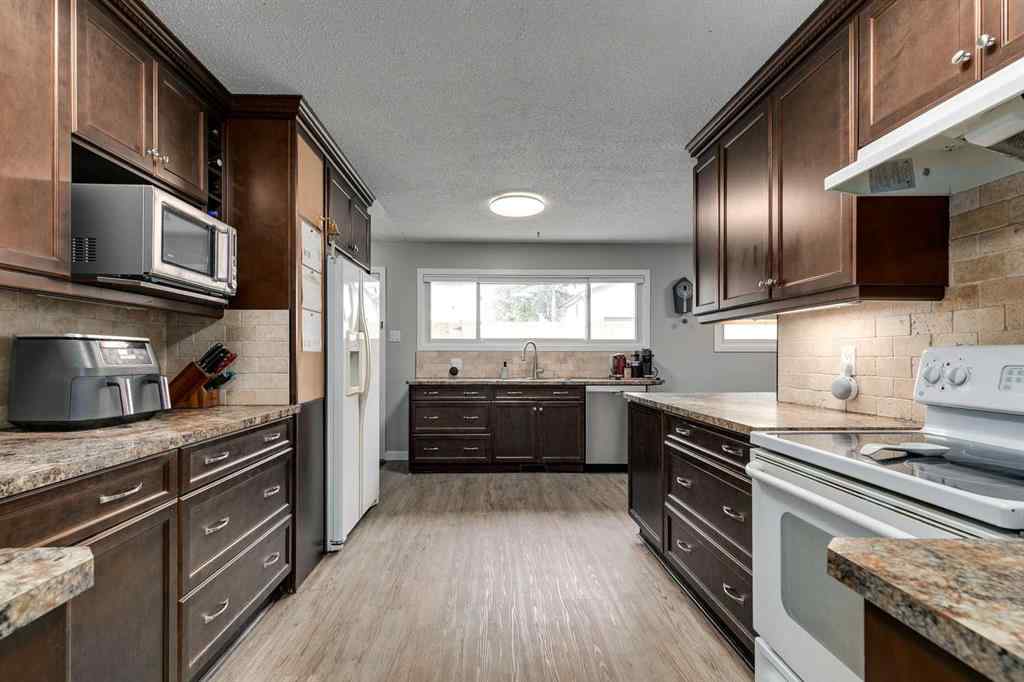 MLS® A2267262 - 732 Sacramento Place SW in Southwood Calgary, Residential