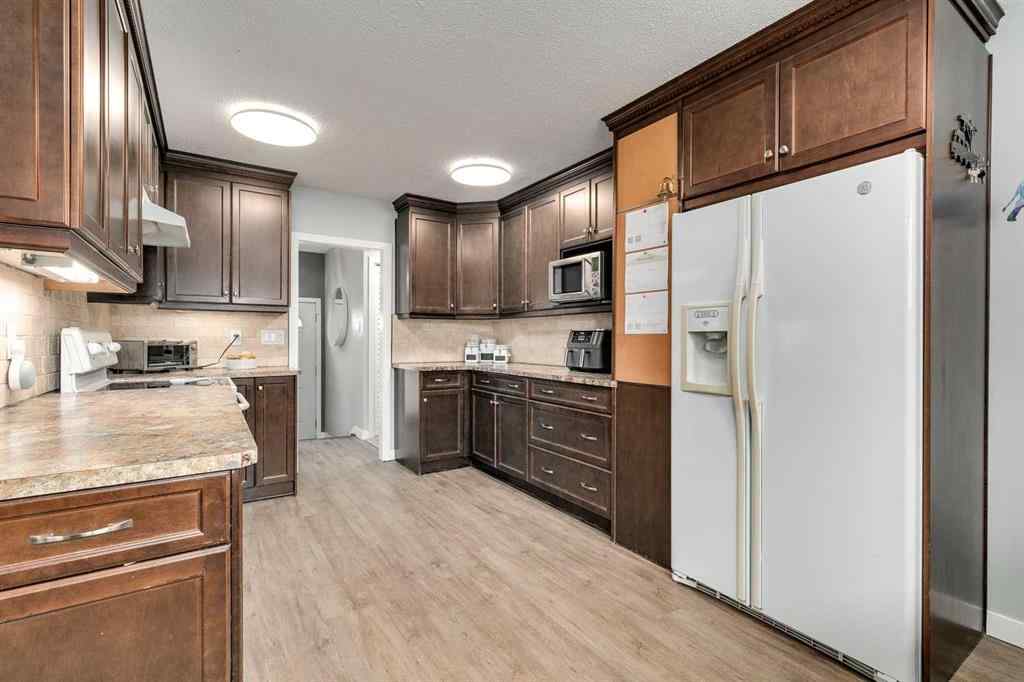 MLS® A2267262 - 732 Sacramento Place SW in Southwood Calgary, Residential