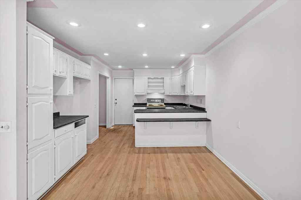 MLS® A2267268 - Unit #24 1815 Varsity Estates Drive NW in Varsity Calgary, Residential