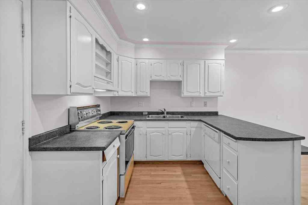 MLS® A2267268 - Unit #24 1815 Varsity Estates Drive NW in Varsity Calgary, Residential