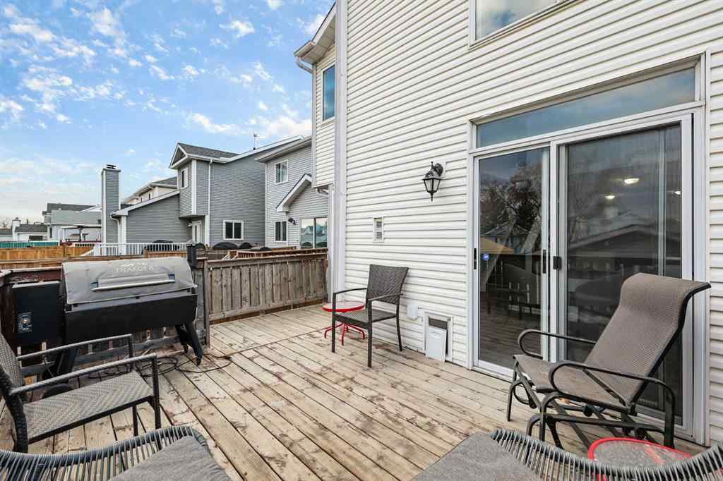 MLS® A2267271 - 30 River Rock Way SE in Riverbend Calgary, Residential