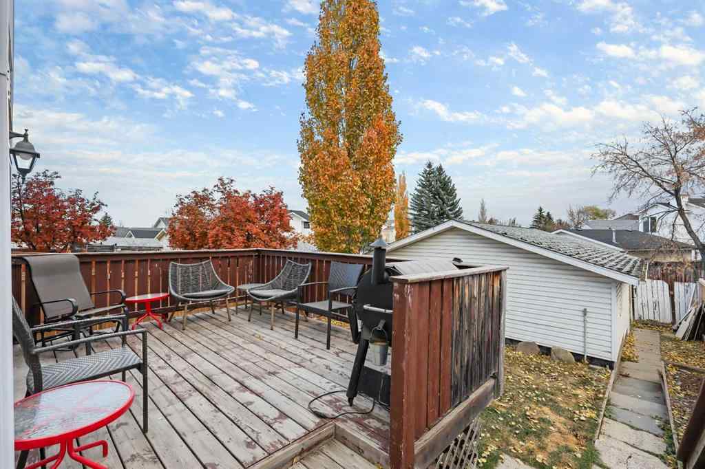 MLS® A2267271 - 30 River Rock Way SE in Riverbend Calgary, Residential