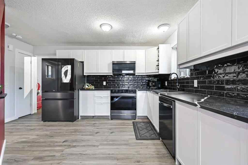 MLS® A2267271 - 30 River Rock Way SE in Riverbend Calgary, Residential